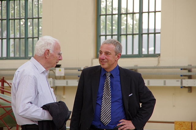 Empfang in der Peter-Behrens-Halle, Jörg Schlaich (links) | Foto Bernhard Heres